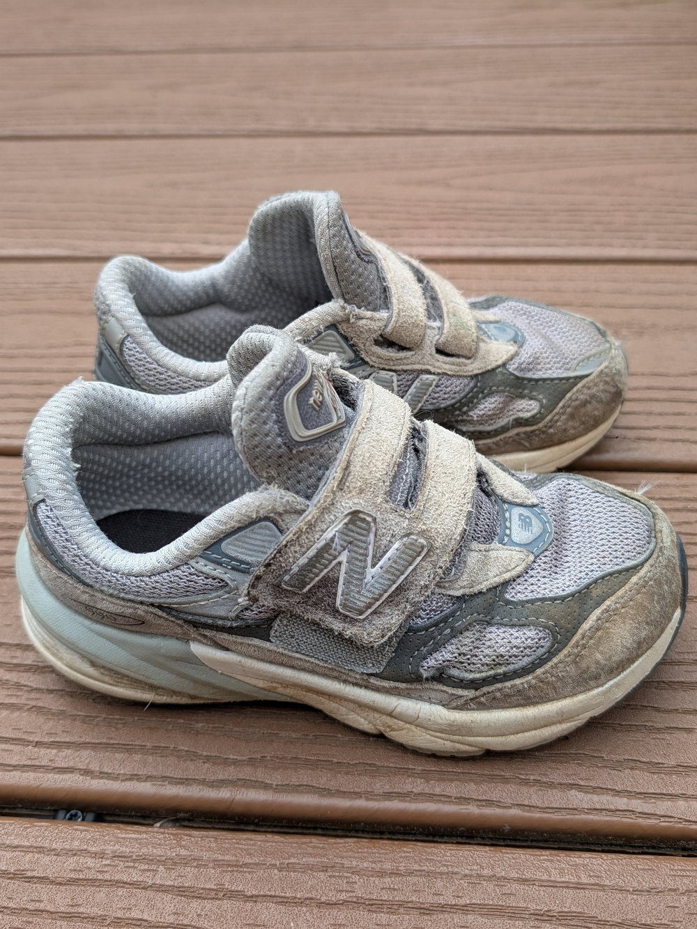 New Balance Kids 990 Velcro Sneakers - Gray and White